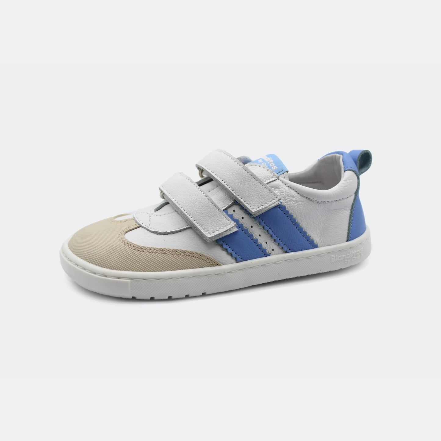 Zapatillas Marea en color Azulon, calzado barefoot para niños de pies libres, flexibles, ergonómicas y ligeras, ideales para el desarrollo natural del pie infantil. 💡 Ideal para todo tipo de empeines.