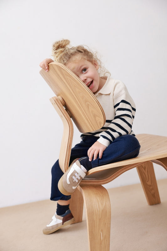 Zapatillas Modena en color Arena, calzado barefoot para niños de pies libres, flexibles, ergonómicas y ligeras, ideales para el desarrollo natural del pie infantil. 💡 Ideal para todo tipo de empeines.