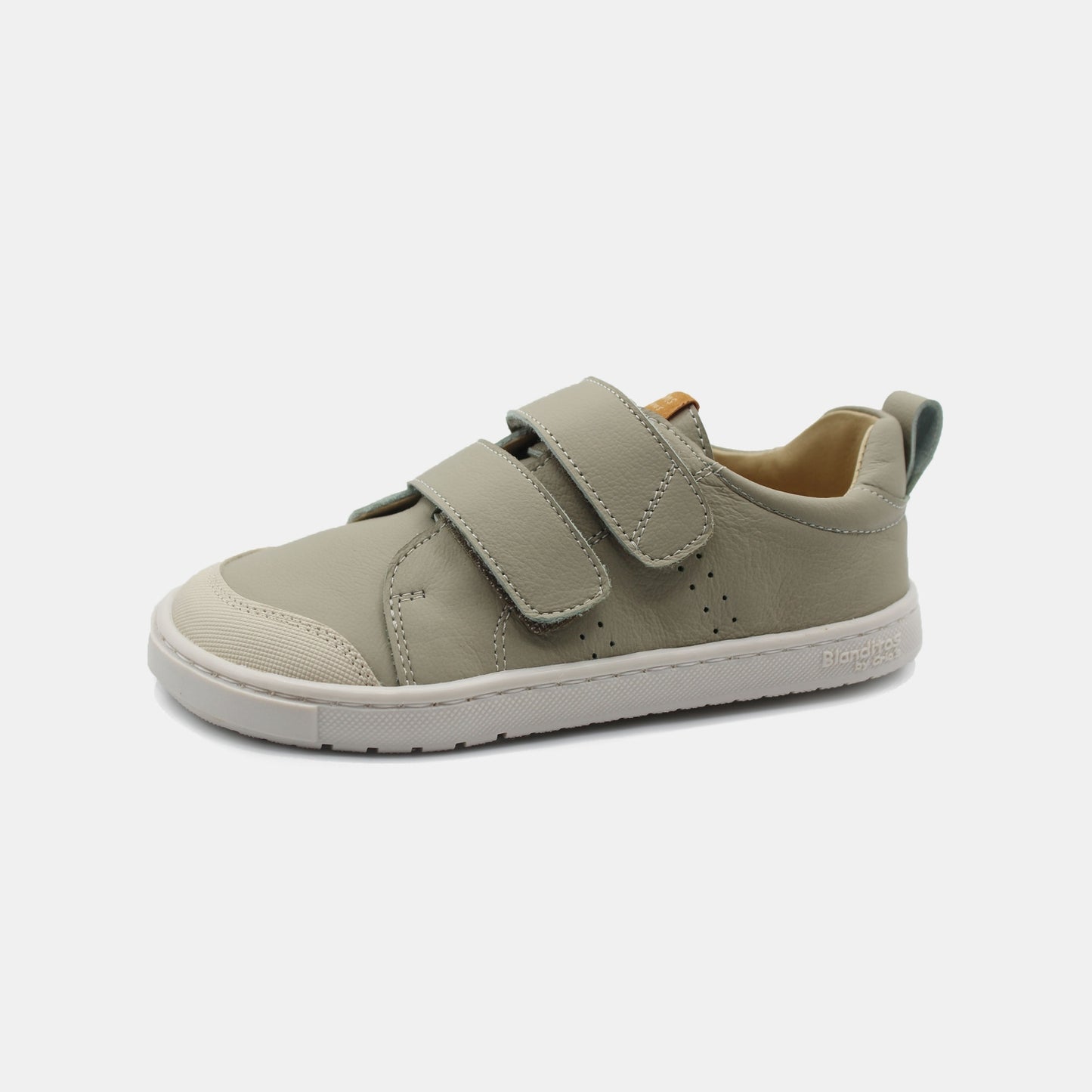 Zapatillas Rio en color Verde, calzado barefoot para niños de pies libres, flexibles, ergonómicas y ligeras, ideales para el desarrollo natural del pie infantil. 💡 Ideal para todo tipo de empeines.