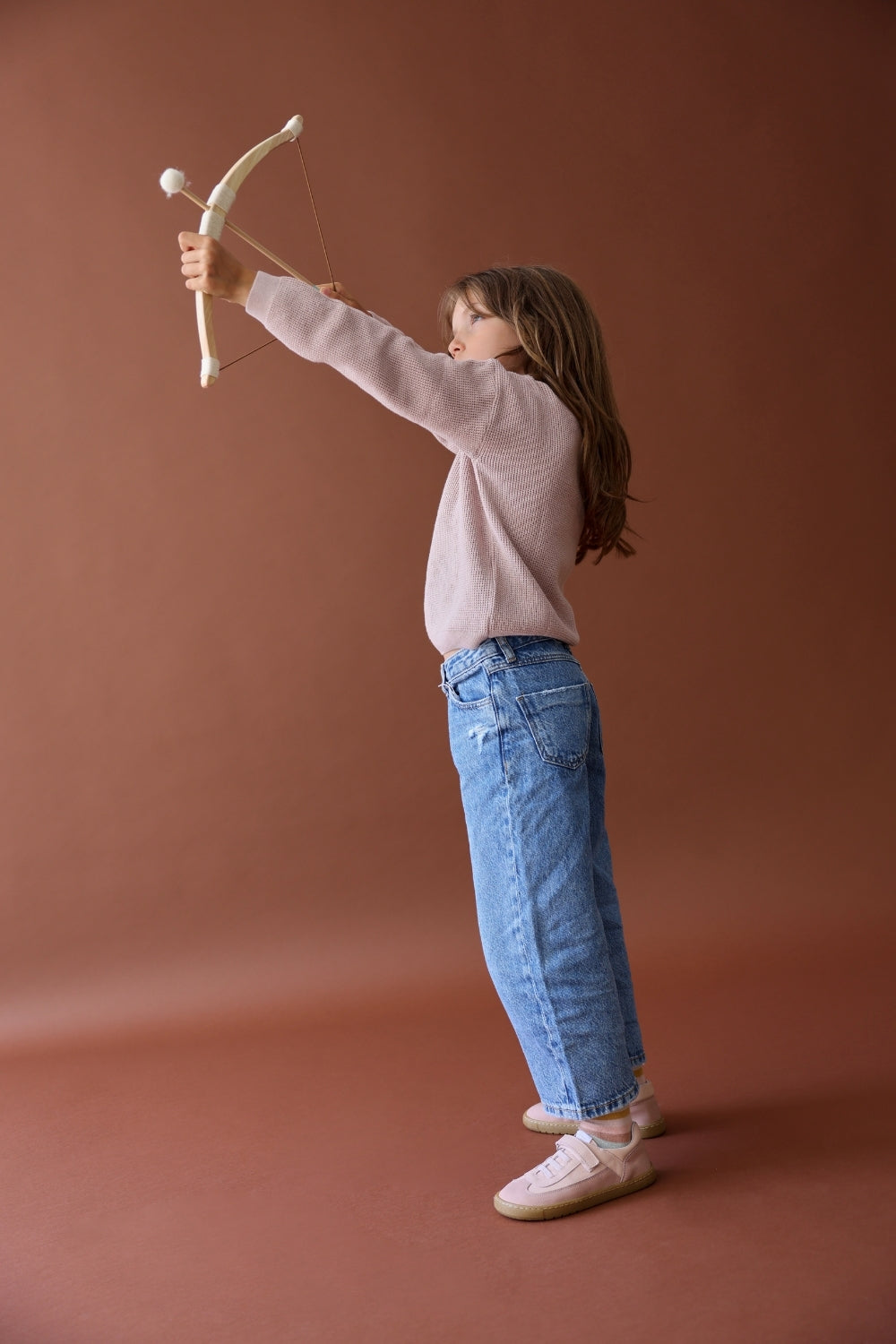 Zapatillas Berlin en color Rosita, calzado barefoot para niños de pies libres, flexibles, ergonómicas y ligeras, ideales para el desarrollo natural del pie infantil. 💡 Ideal para todo tipo de empeines.