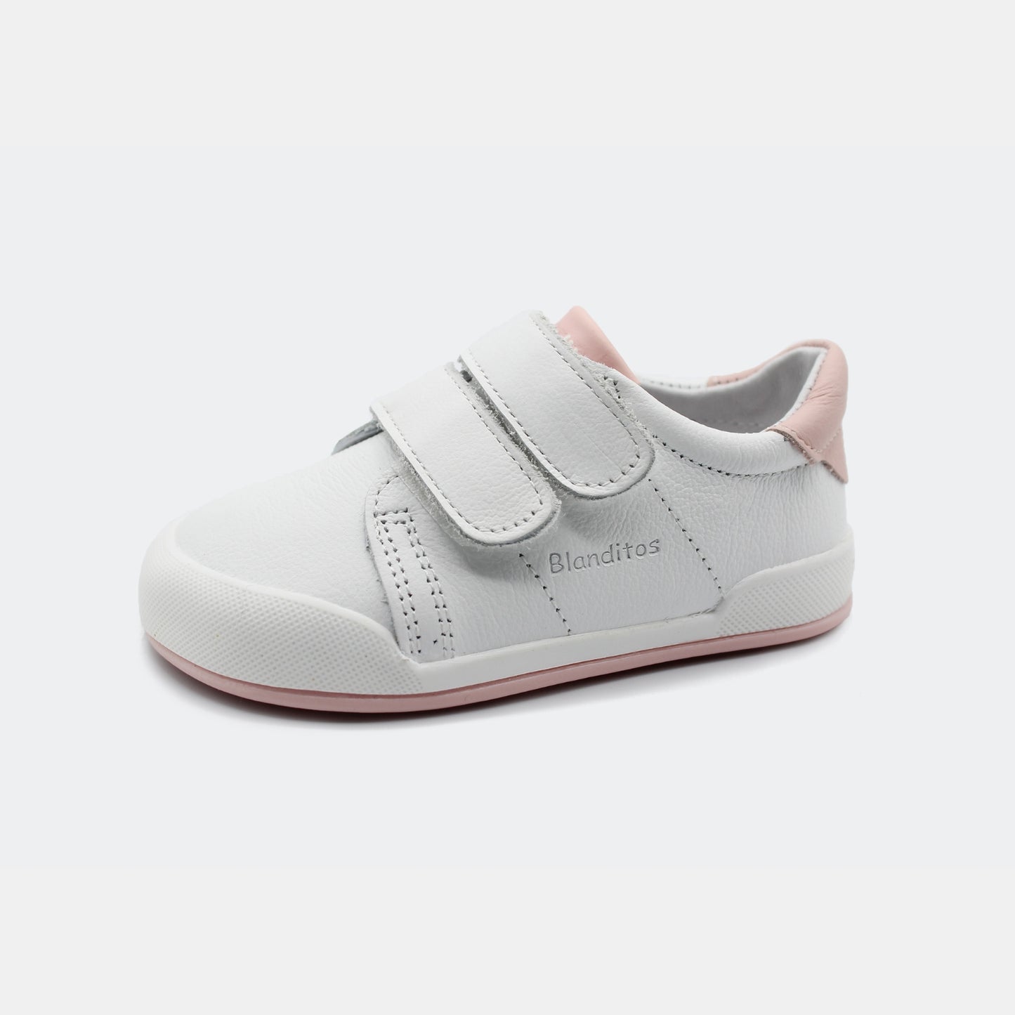 Zapatillas Londres en color Rosa, calzado barefoot para niños de pies libres, flexibles, ergonómicas y ligeras, ideales para el desarrollo natural del pie infantil. 💡 Ideal para todo tipo de empeines.