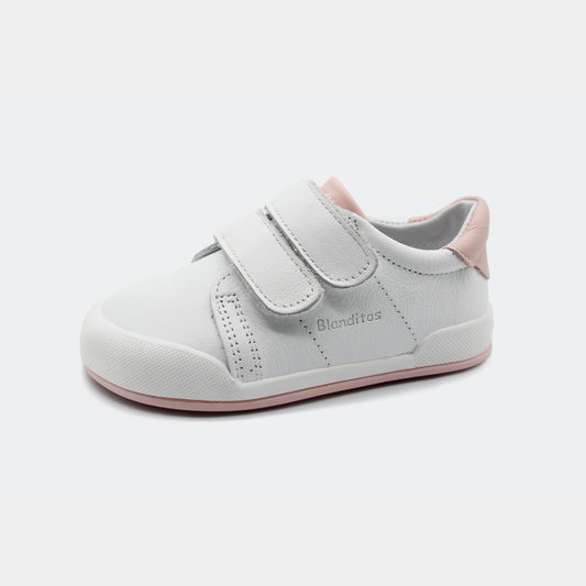 Zapatillas Londres en color Rosa, calzado barefoot para niños de pies libres, flexibles, ergonómicas y ligeras, ideales para el desarrollo natural del pie infantil. 💡 Ideal para todo tipo de empeines.