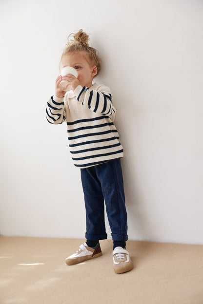 Zapatillas Modena en color Arena, calzado barefoot para niños de pies libres, flexibles, ergonómicas y ligeras, ideales para el desarrollo natural del pie infantil. 💡 Ideal para todo tipo de empeines.