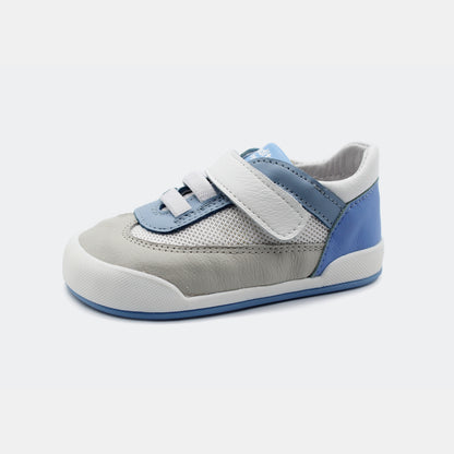 Zapatillas Modena en color Azulon, calzado barefoot para niños de pies libres, flexibles, ergonómicas y ligeras, ideales para el desarrollo natural del pie infantil. 💡 Ideal para todo tipo de empeines.