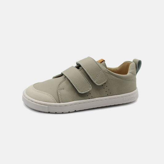 Zapatillas Rio en color Verde, calzado barefoot para niños de pies libres, flexibles, ergonómicas y ligeras, ideales para el desarrollo natural del pie infantil. 💡 Ideal para todo tipo de empeines.