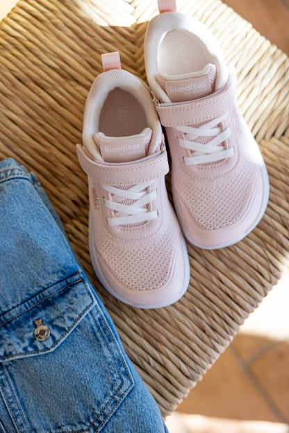 Zapatillas Venus en color Rosa, calzado barefoot para niños de pies libres, flexibles, ergonómicas y ligeras, ideales para el desarrollo natural del pie infantil. 💡 Ideal para todo tipo de empeines.
